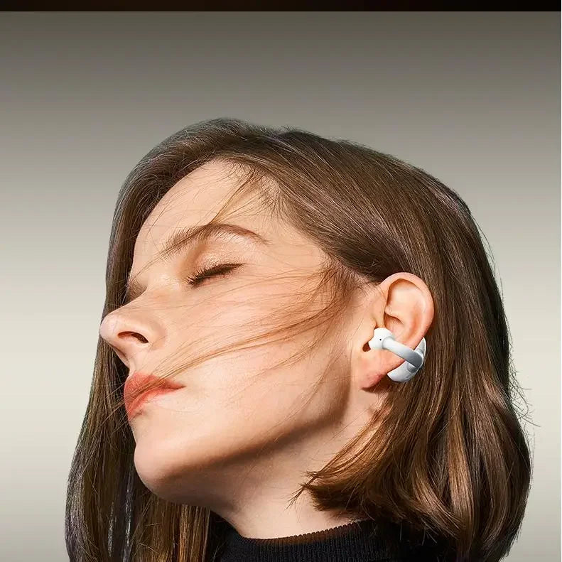 Acer SoundFlow: Experience freedom with Dolby Sound, IP5 waterproof design, and a secure clip-on fit.